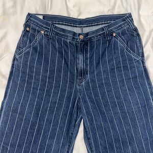 SOLD- GAP 90s Loose Carpenter Mid Rise
